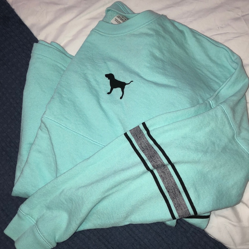 VS Pink sweatshirt